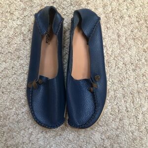 EUC women’s navy blue/brown slip on shoes. Size 9